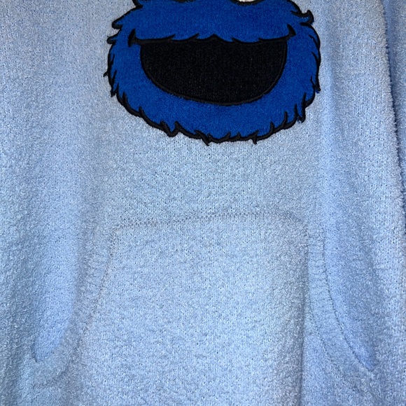 New Sesame Street Cookie Monster Cozy Oversized Hoodie Men's Size Small NWT - Picture 2 of 6